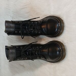 DR. Martens Black Luana Combat Leather  Lace-up Boots Women Sz 8/Unisex
